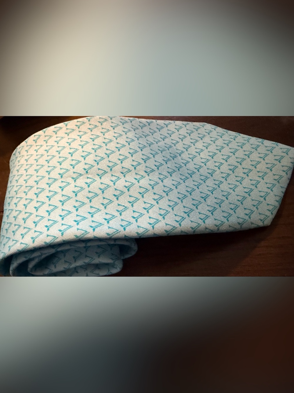 Vineyard Vines Marthas Vineyard Blue w/ V Print Men’s 100% Silk Tie